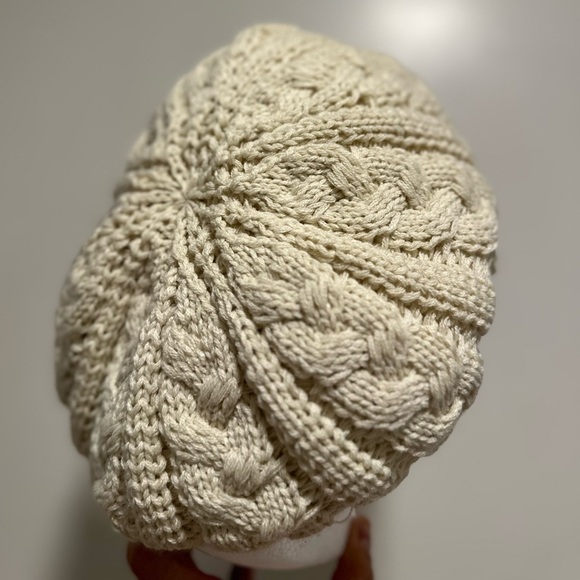NWOT Women’s Cream OS  slouchy beanie cable-knit beret. Fleece Lined. - Picture 9 of 11